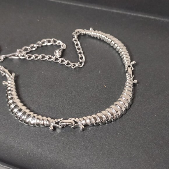 15 Inch Silver Tone Emmons Necklace - Picture 4 of 14